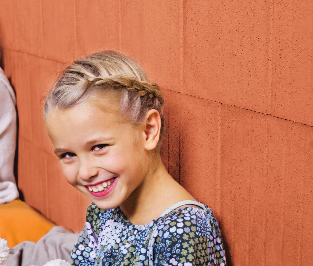 Da strahlen nicht nur die Kinder: Ein wohngesundes Haus aus Ziegel dient als Vorsorge für die ganze Familie Foto: djd/LRZ/Deutsche Poroton/Maiwolf Photography Da strahlen nicht nur die Kinder: Ein wohngesundes Haus aus Ziegel dient als Vorsorge für die ganze Familie Foto: djd/LRZ/Deutsche Poroton/Maiwolf Photography