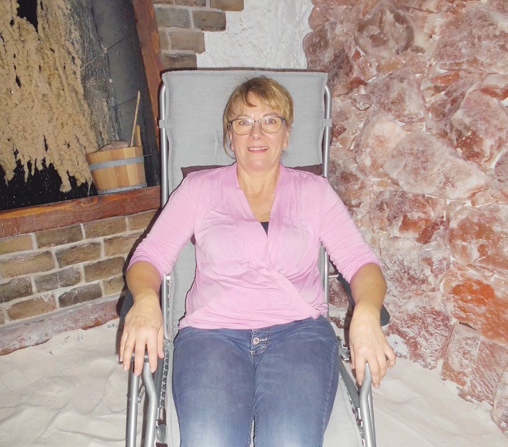Barbara Duda-Rißler bietet in ihrer Salzgrotte in Holm erholsames Meeresklima Foto: Skibbe Barbara Duda-Rißler bietet in ihrer Salzgrotte in Holm erholsames Meeresklima Foto: Skibbe