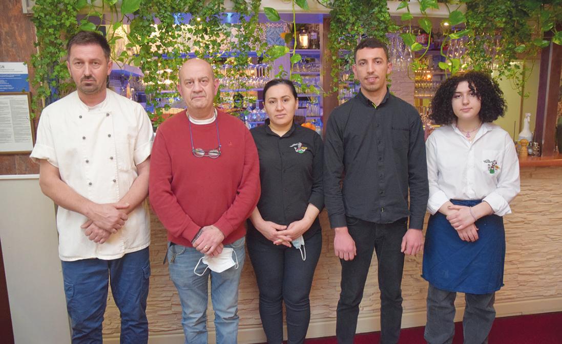 Das Team des Restaurants Da Franco freut sich, seine Gäste bewirten zu können  Das Team des Restaurants Da Franco freut sich, seine Gäste bewirten zu können