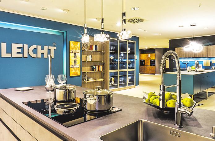 Blick in die Küchenausstellung von Möbel Schulenburg in der Wohnmeile Halstenbe Blick in die Küchenausstellung von Möbel Schulenburg in der Wohnmeile Halstenbe