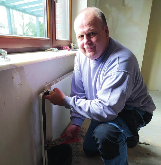 Jens Pommerening optimiert regelmäßig Heizungen – das spart langfristig Geld für Hausbesitzer Foto: Tina Jordan Jens Pommerening optimiert regelmäßig Heizungen – das spart langfristig Geld für Hausbesitzer Foto: Tina Jordan