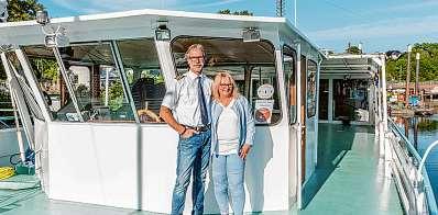 Kapitän Karl-Heinz Randel und seine Frau Gabriela an Deck ihres Salonschiffs „Aurora“ Foto: Dirk Palapies Kapitän Karl-Heinz Randel und seine Frau Gabriela an Deck ihres Salonschiffs „Aurora“ Foto: Dirk Palapies