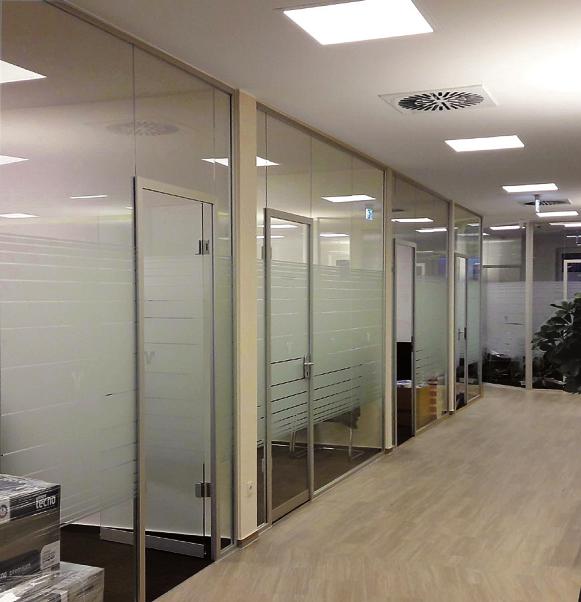 In privaten wie gewerblichen Räumen werden mit Raumtrennern aus Glas Akzente gesetzt In privaten wie gewerblichen Räumen werden mit Raumtrennern aus Glas Akzente gesetzt