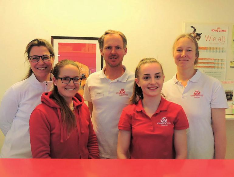 Tierarzt Dr. Daniel Böttner mit Team