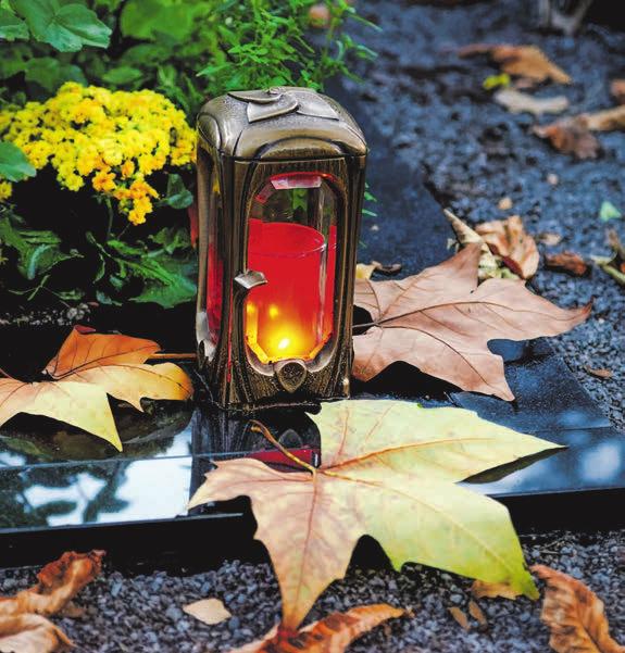 Der November ist ein Monat, in dem viele Menschen ihrer Toten gedenken und zu deren Ehren ein Licht aufstellen Foto: gettyImages Der November ist ein Monat, in dem viele Menschen ihrer Toten gedenken und zu deren Ehren ein Licht aufstellen Foto: gettyImages