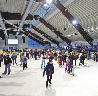 Eislaufvergnügen für Groß und Klein in Harsefeld. Foto: Eissporthalle Harsefeld Eislaufvergnügen für Groß und Klein in Harsefeld. Foto: Eissporthalle Harsefeld