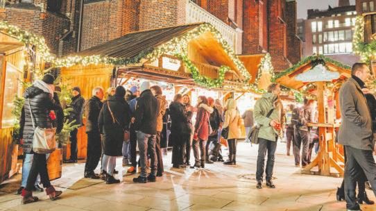 Weihnachtsmarkt rund um die St. Petri Kirche Weihnachtsmarkt rund um die St. Petri Kirche