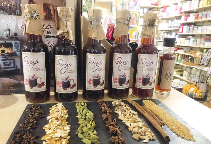 Nur natürliche Zutaten enthält der Glühwein-Sirup, der an den Adventssonnabenden bei „TeeRamik“ in Wedel probiert werden darf Foto: Sabine Skibbe Nur natürliche Zutaten enthält der Glühwein-Sirup, der an den Adventssonnabenden bei „TeeRamik“ in Wedel probiert werden darf Foto: Sabine Skibbe