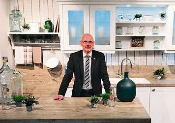 Knut Martens, Hausleiter von „Meine Küche“ an der Eiffestraße. Dort zeigt das Unternehmen mehr als 75 Küchen auf 1800 Quadratmetern Knut Martens, Hausleiter von „Meine Küche“ an der Eiffestraße. Dort zeigt das Unternehmen mehr als 75 Küchen auf 1800 Quadratmetern