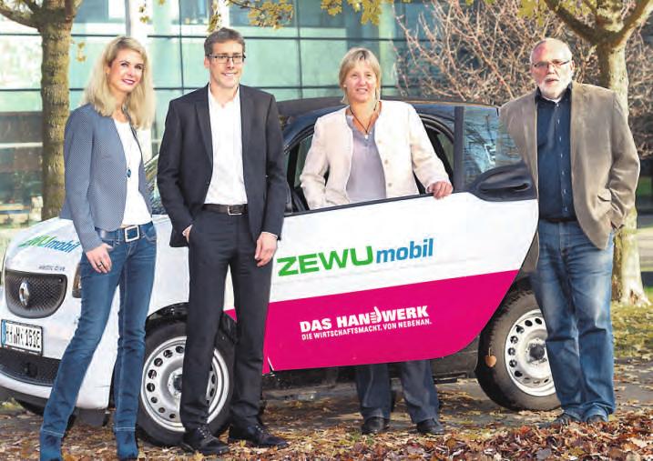 Das Team vom „ZEWUmobil“ der Handwerkskammer Hamburg berät Betriebe vor Ort zum Thema Energiesparen (v. l.): Jana Soll, Dr. Kai Hünemörder, Dolores Lange und Hans Jürgen Welsch. Foto: HWK Hamburg Das Team vom „ZEWUmobil“ der Handwerkskammer Hamburg berät Betriebe vor Ort zum Thema Energiesparen (v. l.): Jana Soll, Dr. Kai Hünemörder, Dolores Lange und Hans Jürgen Welsch. Foto: HWK Hamburg