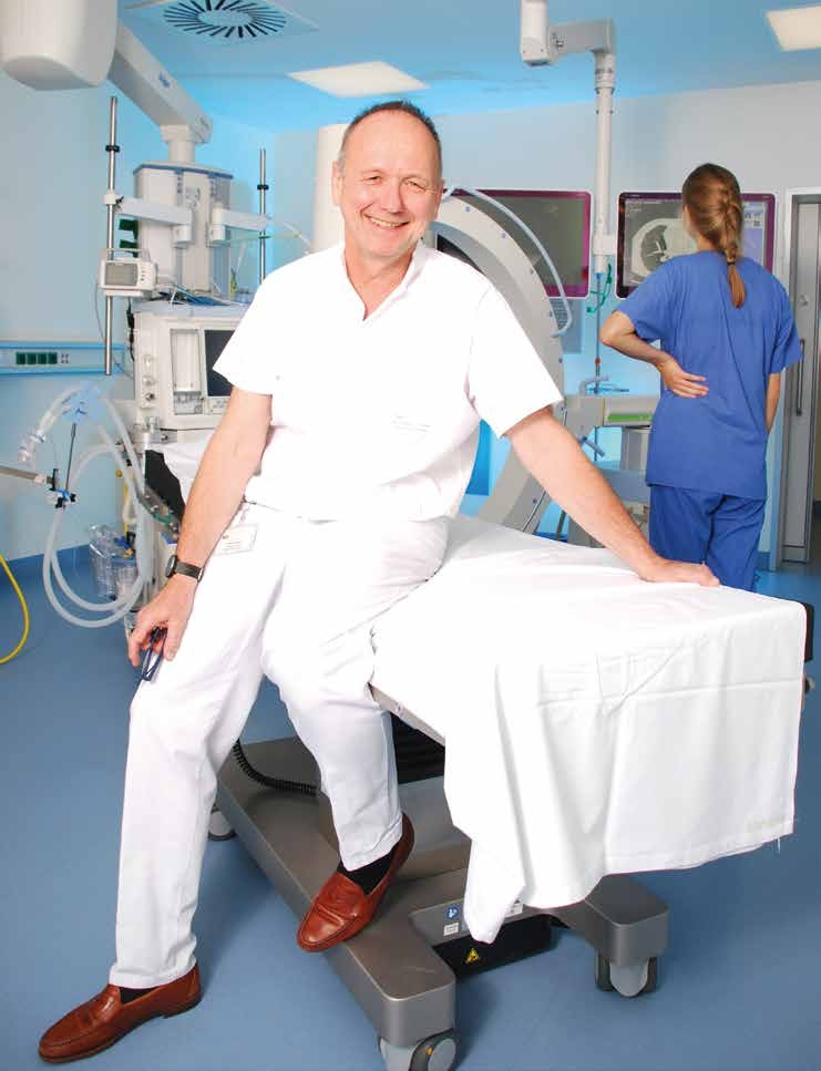 Setzt innovative Antikörper zur Behandlung ein: Prof. Klaus F. Rabe, Ärztlicher Direktor und Chefarzt der Pneumologie. Fotos: Peter Claußen Setzt innovative Antikörper zur Behandlung ein: Prof. Klaus F. Rabe, Ärztlicher Direktor und Chefarzt der Pneumologie. Fotos: Peter Claußen