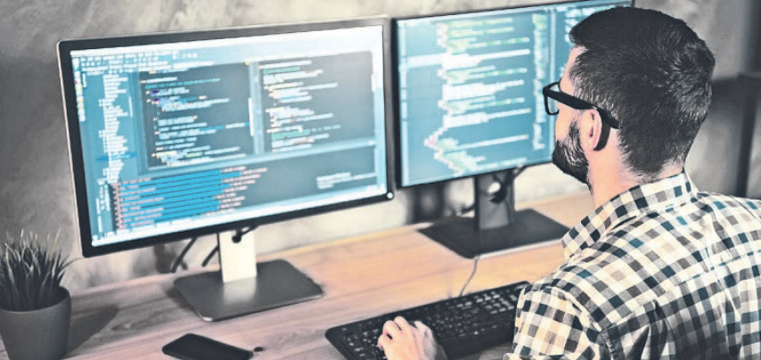 Beschäftigte in IT-Berufen müssen ständig am Ball bleiben, um mit der Dynamik der Branche mithalten zu können. Foto: Adobe Stock Beschäftigte in IT-Berufen müssen ständig am Ball bleiben, um mit der Dynamik der Branche mithalten zu können. Foto: Adobe Stock