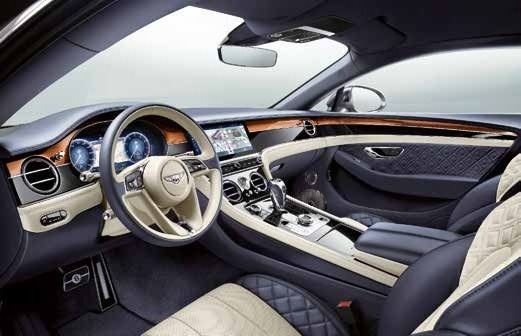 Mehr als zehn Quadratmeter Holzeinlagen erfordern neun Stunden Handarbeit. Foto: Bentley Hamburg Mehr als zehn Quadratmeter Holzeinlagen erfordern neun Stunden Handarbeit. Foto: Bentley Hamburg