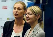 Sandra Reichel (r., hier mit Barbara Schett) die Tochter des neuen „Chefs“, Peter Michael Reichel, veranstaltet die WTA Turniere von Linz und Nürnberg. Sie gilt als heimliche Stich Nachfolgerin. Foto: Jürgen Hasenkopf Sandra Reichel (r., hier mit Barbara Schett) die Tochter des neuen „Chefs“, Peter Michael Reichel, veranstaltet die WTA Turniere von Linz und Nürnberg. Sie gilt als heimliche Stich Nachfolgerin. Foto: Jürgen Hasenkopf