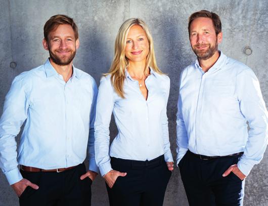 Die Geschwister Kai Kutter (l.), Julia von Kap-herr und Hendrik Kutter führen gemeinsam das Unternehmen Battery-Kutter, das sie gemeinsam mit ihren Mitarbeiter:innen zu einem führenden Unternehmen für Akku-Packs aufgebaut haben. Fotos: Battery-Kutter Die Geschwister Kai Kutter (l.), Julia von Kap-herr und Hendrik Kutter führen gemeinsam das Unternehmen Battery-Kutter, das sie gemeinsam mit ihren Mitarbeiter:innen zu einem führenden Unternehmen für Akku-Packs aufgebaut haben. Fotos: Battery-Kutter