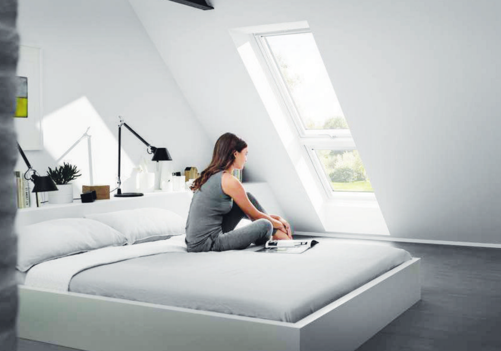 Lichtbänder ermöglichen große Fensterflächen im Obergeschoss. Dadurch wirkt der Raum im Handumdrehen heller, freundlicher und auch größer Foto: djd/Velux Lichtbänder ermöglichen große Fensterflächen im Obergeschoss. Dadurch wirkt der Raum im Handumdrehen heller, freundlicher und auch größer Foto: djd/Velux