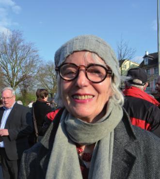 Monika Lühmann demonstriert für Flüchtlinge
