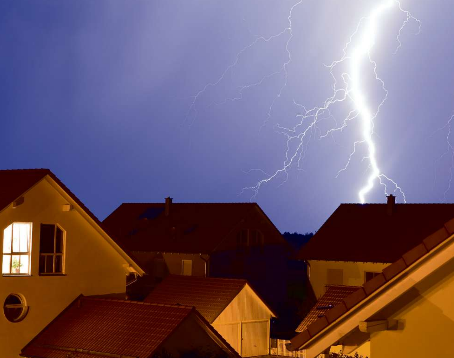 Extreme Wetterereignisse haben zugenommen. Umso wichtiger ist es für Hausbesitzer, sich gegen Schäden abzusichern. Quelle: MEV Extreme Wetterereignisse haben zugenommen. Umso wichtiger ist es für Hausbesitzer, sich gegen Schäden abzusichern. Quelle: MEV