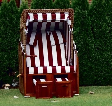 Strandkorb im Grünen. Fotos: Fotolia/manu Strandkorb im Grünen. Fotos: Fotolia/manu