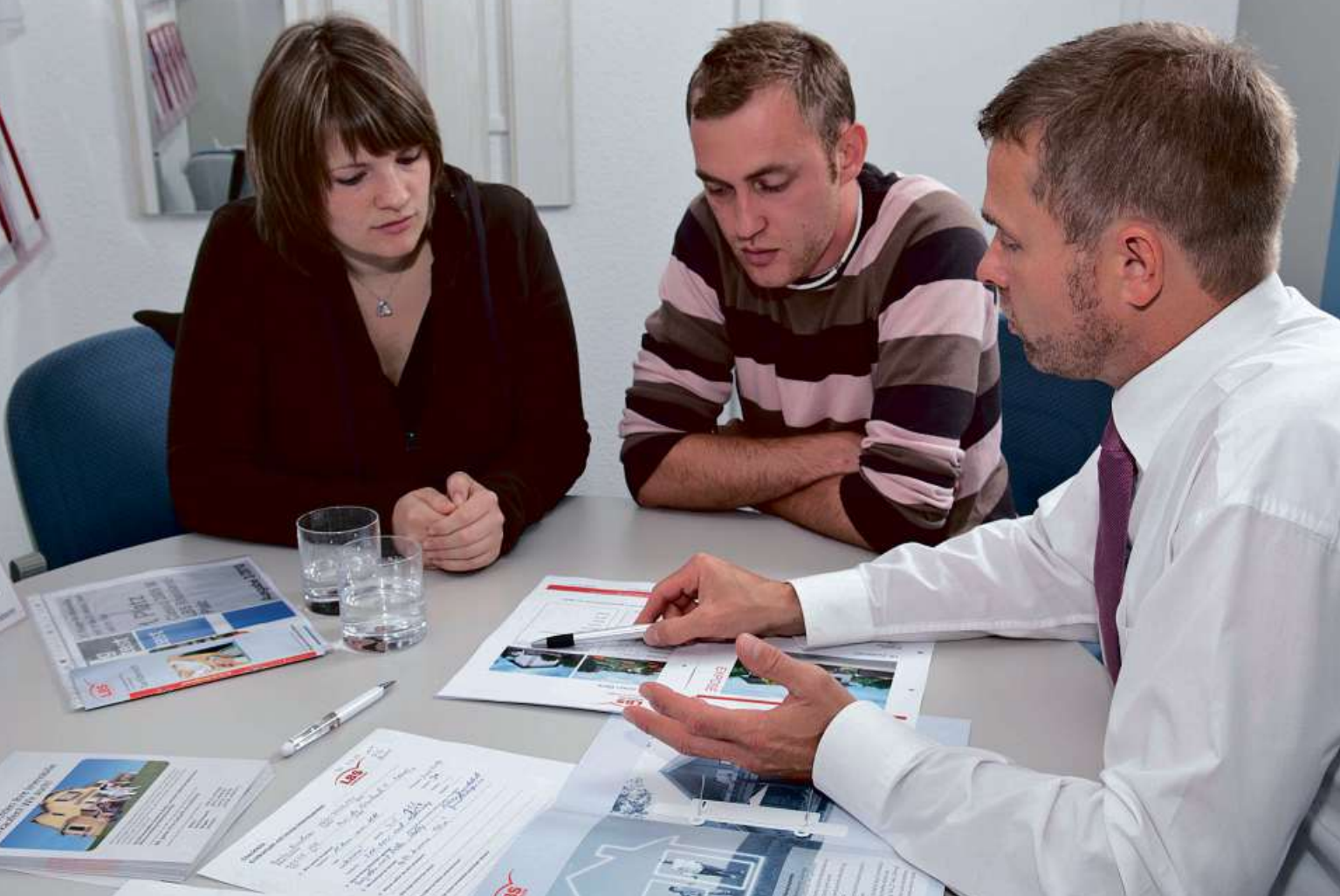 Wer bauen oder kaufen will, sollte sich bereits im Vorfeld ausrechnen lassen, wie viel Immobilie er sich leisten kann und wie die Finanzierung optimal gestaltet wird. Foto: LBS Wer bauen oder kaufen will, sollte sich bereits im Vorfeld ausrechnen lassen, wie viel Immobilie er sich leisten kann und wie die Finanzierung optimal gestaltet wird. Foto: LBS