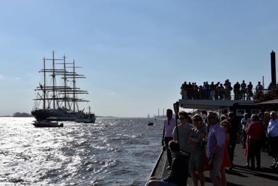 Auf der Elbe war das Gedränge deutlich geringer als an Land