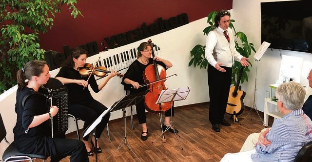 Die Testhörer der Konzerte in den Betrieben von Hörsystem Schmelzer waren begeistert vom musikalischen Hörgenuss Die Testhörer der Konzerte in den Betrieben von Hörsystem Schmelzer waren begeistert vom musikalischen Hörgenuss