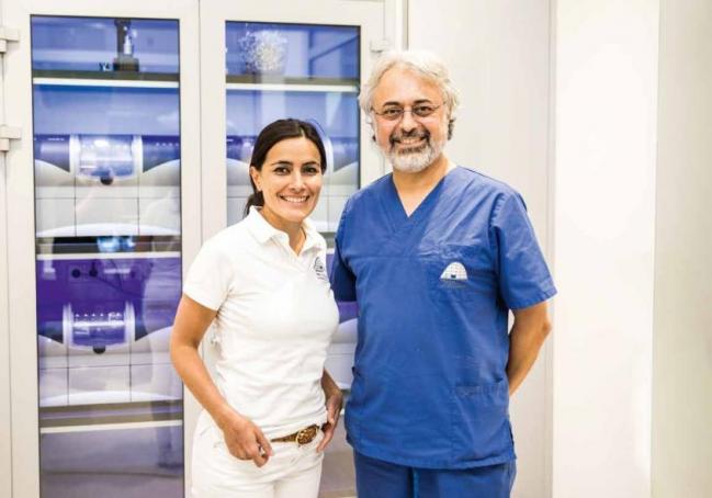 Kombinieren mechanisches, prothetisches, digitales und biologisches Wissen: Dr. F. Farsian-Kirsch und Dr. Mehrdad Arjomand Kombinieren mechanisches, prothetisches, digitales und biologisches Wissen: Dr. F. Farsian-Kirsch und Dr. Mehrdad Arjomand