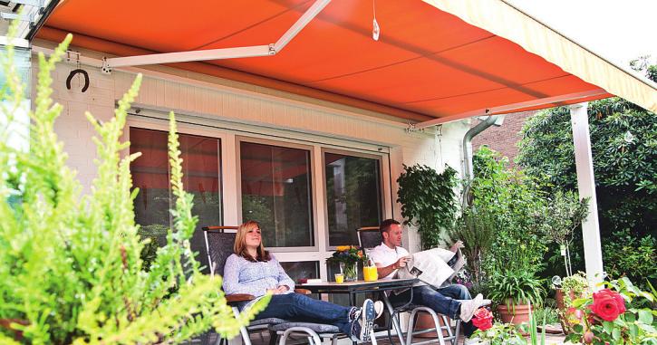 Markisen sollten mindestens einmal jährlich gereinigt und vom Fachmann auf ihre Funktionalität geprüft werden. Dann hat man lange Freude an den nützlichen Schattenspendern und kann die warmen Tage auf der Terrasse richtig genießen Foto: BVRS/txn Markisen sollten mindestens einmal jährlich gereinigt und vom Fachmann auf ihre Funktionalität geprüft werden. Dann hat man lange Freude an den nützlichen Schattenspendern und kann die warmen Tage auf der Terrasse richtig genießen Foto: BVRS/txn
