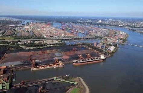 Wichtigster Arbeitgeber in der Metropolregion: Im Hamburger Hafen arbeiten 156.000 Menschen, Foto: HHM/Michael Lindner Wichtigster Arbeitgeber in der Metropolregion: Im Hamburger Hafen arbeiten 156.000 Menschen, Foto: HHM/Michael Lindner