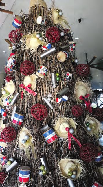 In der Dominikanischen Republik hängt man gern Musikinstrumente in den „Baum“ In der Dominikanischen Republik hängt man gern Musikinstrumente in den „Baum“