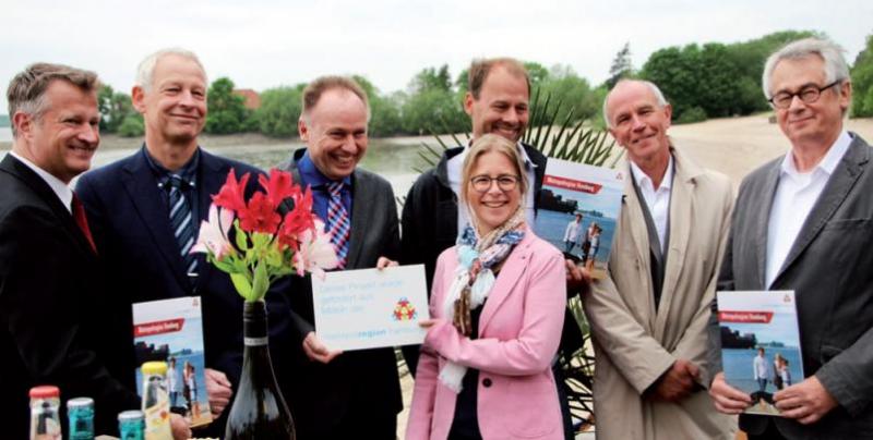Oliver Stolz, Thorsten Elscher, Michael Pollmann, Dr. Björn Schulz, Barbara Engelschall, Holger Wege und Klaus Lieberknecht (v.l.)FOTO: METROPOLREGION HAMBURG