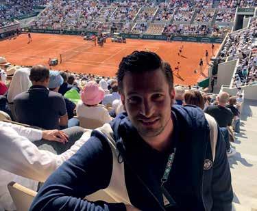 Yannik auf Court Philippe Chatrier, immer auf dem Sprung zum nächsten Patienten. Fotos: Lambrecht Yannik auf Court Philippe Chatrier, immer auf dem Sprung zum nächsten Patienten. Fotos: Lambrecht