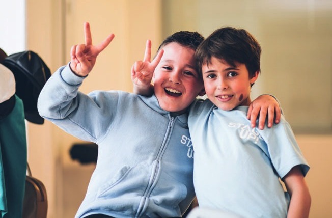 Kids haben Spaß beim Schauspielunterricht der Stage UP!