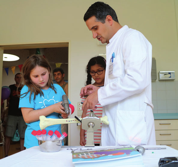 Kinder können die Arbeiten im Altonaer Kinderkrankenhaus kennenlernen
