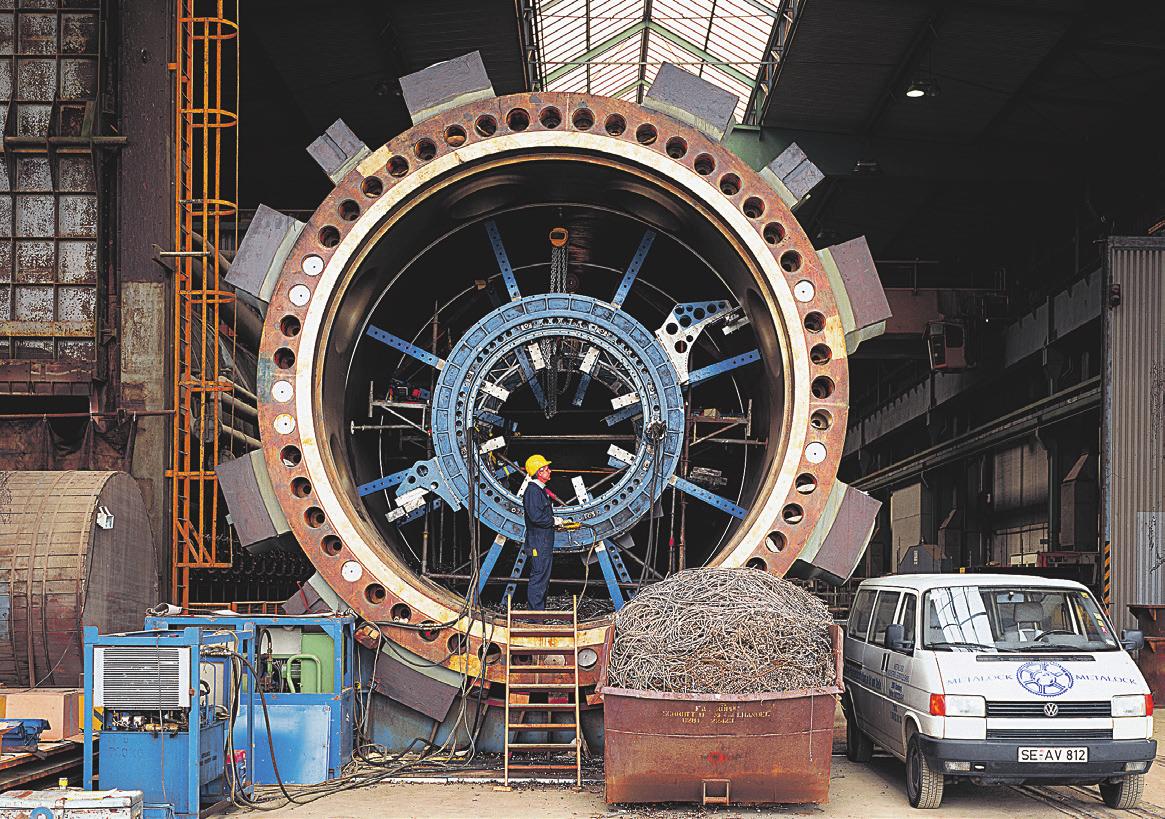 Was mit dem Metalock-Riegel begann, wird heute mit riesigen Planrädern für Maschinen aller Art perfektioniert.  Was mit dem Metalock-Riegel begann, wird heute mit riesigen Planrädern für Maschinen aller Art perfektioniert.