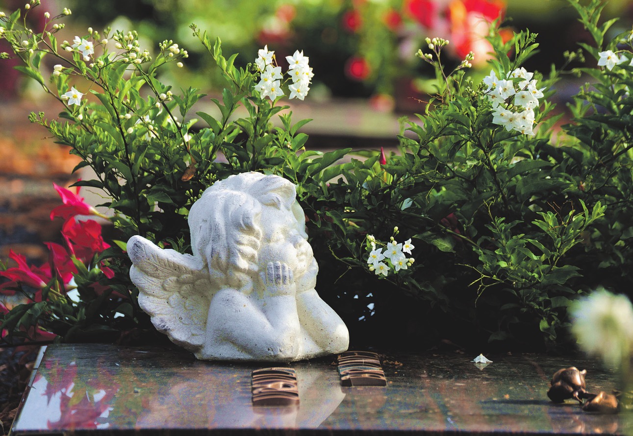 Die Grabstellen erzählen Geschichten und bieten den Besuchern Raum für die aktive Trauerarbeit Foto: pixabay Die Grabstellen erzählen Geschichten und bieten den Besuchern Raum für die aktive Trauerarbeit Foto: pixabay