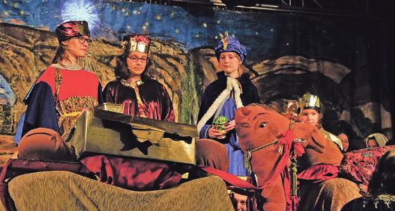 Die Drei Heiligen Könige bringen mit ihren Kamelen reiche Gaben Die Drei Heiligen Könige bringen mit ihren Kamelen reiche Gaben