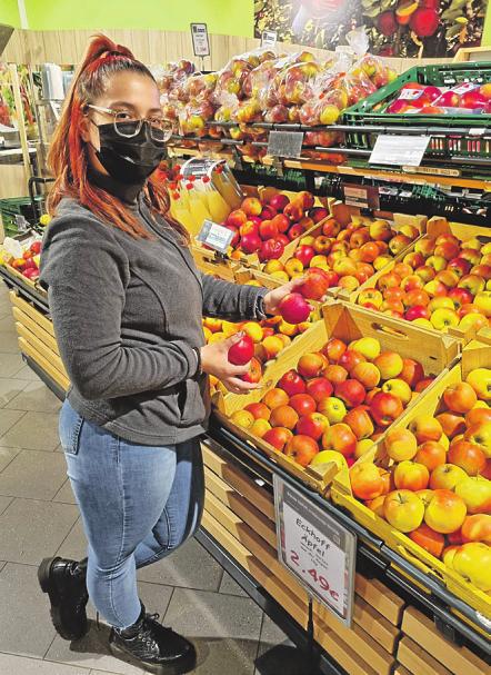 Theonia Kostoudi macht eine kaufmännische Ausbildung bei Edeka Appel Theonia Kostoudi macht eine kaufmännische Ausbildung bei Edeka Appel