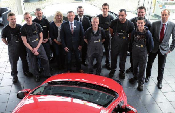 Das Team vom Autohaus Elbgemeinden freut sich auf die Gäste beim Tag der offenen Tür in Schenefeld