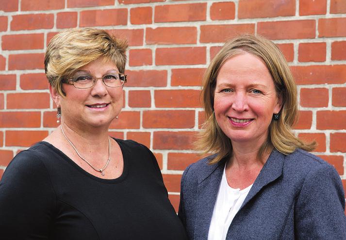 Auch Bargteheides Bürgermeisterin Birte Kruse-Gobrecht (re.) und Bürgervorsteherin Cornelia Harmuth (li.) gratulieren zum Jubiläum. Foto: Hübner/Stadt argteheide Auch Bargteheides Bürgermeisterin Birte Kruse-Gobrecht (re.) und Bürgervorsteherin Cornelia Harmuth (li.) gratulieren zum Jubiläum. Foto: Hübner/Stadt argteheide