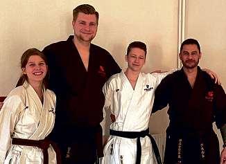 Maximilian Baden (2. v. l.) leitet die Sportschule Makara und hilft Kindern und Erwachsenen bei ihrer individuellen Entwicklung durch Sport und Kampfkunst mit persönlicher Betreuung. Maximilian Baden (2. v. l.) leitet die Sportschule Makara und hilft Kindern und Erwachsenen bei ihrer individuellen Entwicklung durch Sport und Kampfkunst mit persönlicher Betreuung.