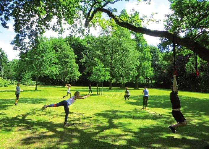Elbluft schnuppern beim Zirkeltraining im Schröderspark