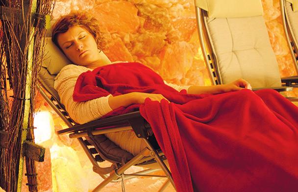 45 Minuten Entspannungsmusik hören und die salzhaltige Luft einatmen – ein Besuch in der Salzgrotte Holm ist wie ein Tag am Meer 45 Minuten Entspannungsmusik hören und die salzhaltige Luft einatmen – ein Besuch in der Salzgrotte Holm ist wie ein Tag am Meer