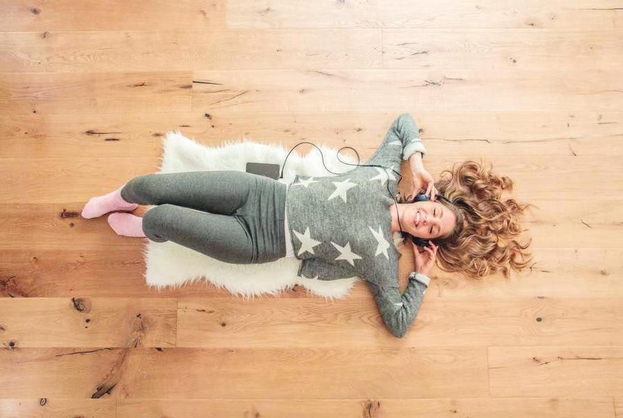 Parkett steht für ein natürliches und behagliches Wohnen. Der Bodenbelag ist im Grunde pflegeleicht – wenn man denn einige grundlegende Dinge beachtet Foto: djd/Parkettprofi, Pallmann Parkett steht für ein natürliches und behagliches Wohnen. Der Bodenbelag ist im Grunde pflegeleicht – wenn man denn einige grundlegende Dinge beachtet Foto: djd/Parkettprofi, Pallmann