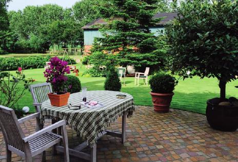 Gepflasterte Terrasse
