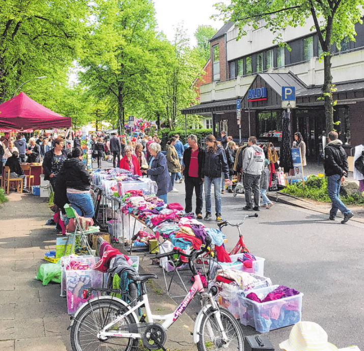Flohmarkttreiben bei Kaiserwetter Flohmarkttreiben bei Kaiserwetter