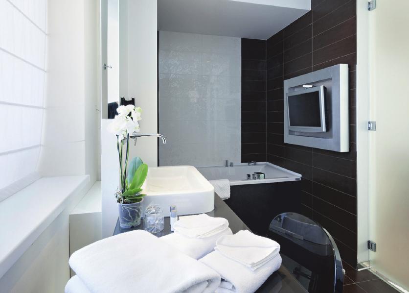 Die Digitalisierung ist auch im Badezimmer angekommen – samt multifunktionaler und multimedialer Erlebnisse Foto: rilueda/Fotolia/ZVSHK Die Digitalisierung ist auch im Badezimmer angekommen – samt multifunktionaler und multimedialer Erlebnisse Foto: rilueda/Fotolia/ZVSHK