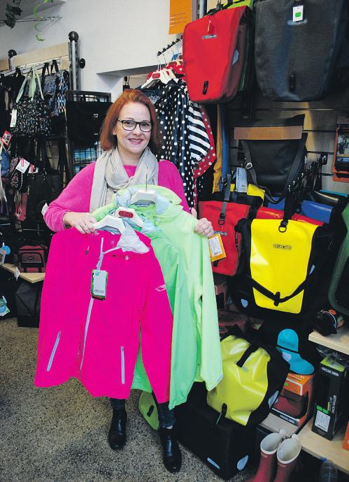 Zum 25-jährigen Bestehen locken in Karin Müllers Geschäft „Donnerwetter“ satte Jubiläumspreise Foto: Tina Jordan Zum 25-jährigen Bestehen locken in Karin Müllers Geschäft „Donnerwetter“ satte Jubiläumspreise Foto: Tina Jordan