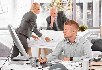 Designer und Konstrukteure müssen kreativ und bereit sein, mit neuen Programmen umzugehen Foto: Agentur für Arbeit Designer und Konstrukteure müssen kreativ und bereit sein, mit neuen Programmen umzugehen Foto: Agentur für Arbeit