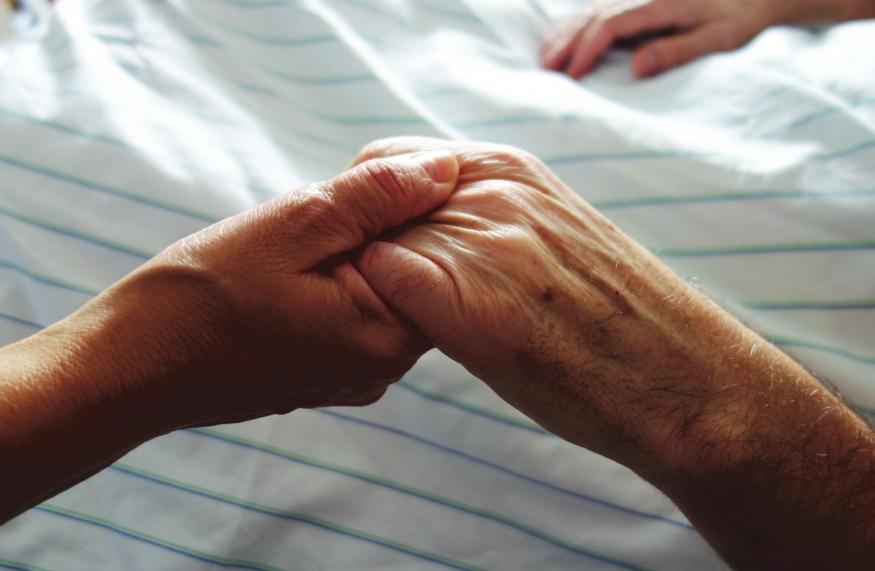 Sterbebegleitung ist für jeden zugänglich. Foto: fotolia - pattilabelle Sterbebegleitung ist für jeden zugänglich. Foto: fotolia - pattilabelle